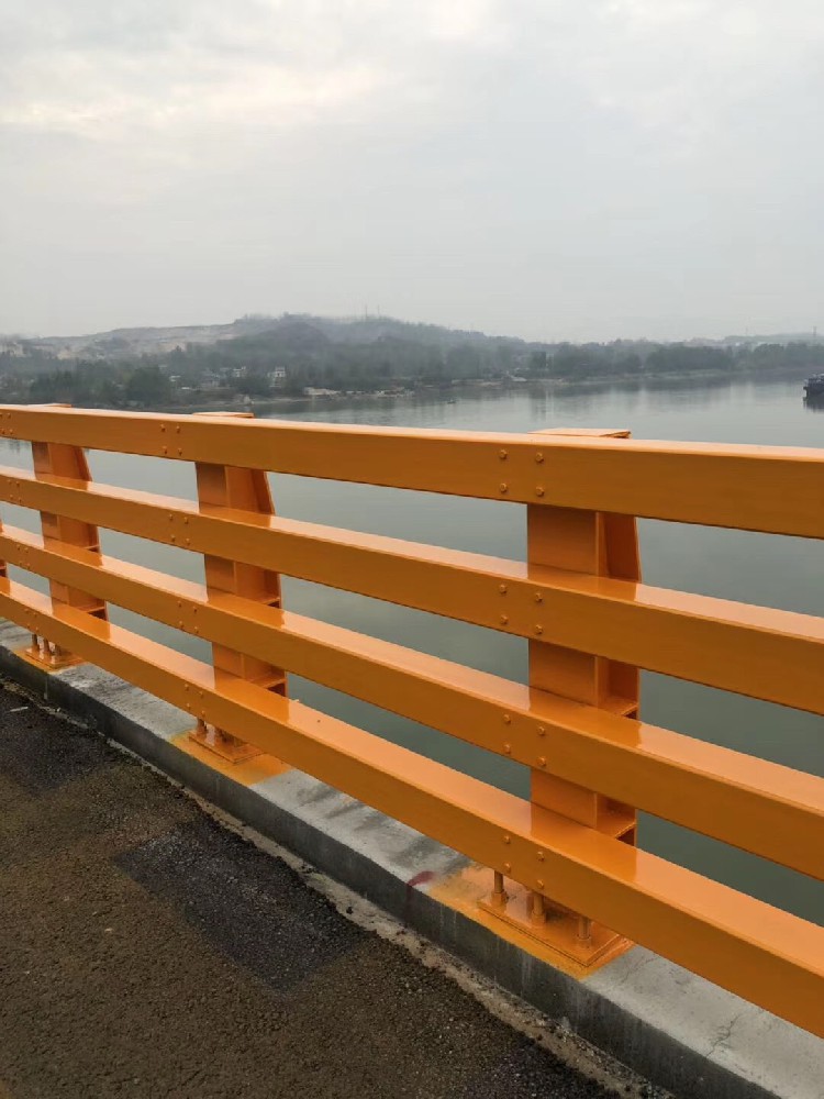 欄桿刷新維護的理想選擇：醇酸面漆的性能與應(yīng)用優(yōu)勢