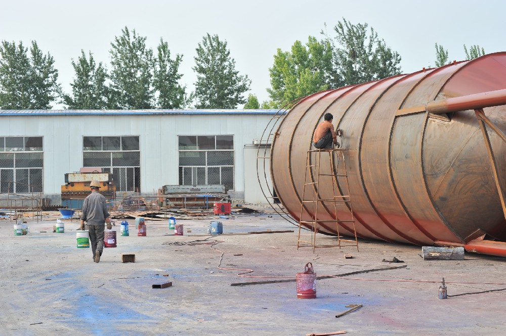 室外設施煥新裝：醇酸防銹漆的刷新之選