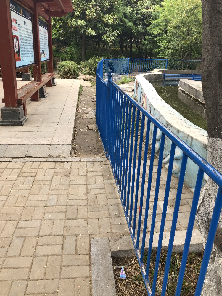 金屬護(hù)欄刷新維護(hù)新方案：醇酸底漆，打造堅固耐用基礎(chǔ)