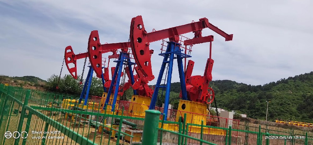 石油化工設(shè)備的守護神：晨虹醇酸清漆展現(xiàn)卓越維護性能